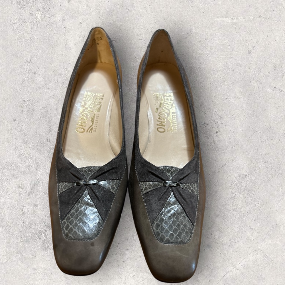 Salvatore Ferragamo made in Italy snakeskin women’s dress shoes size 9